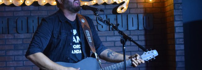 Randy Houser Returns to Airwaves for the First Time in 2 Years With New Single, “What Whiskey Does” [Listen]
